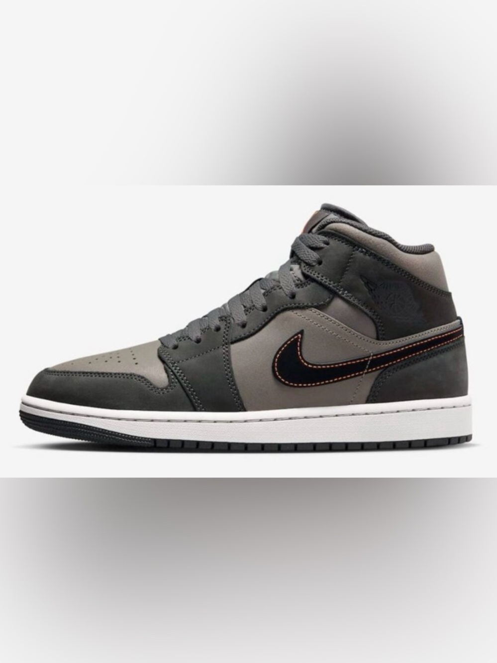 Nike Air Jordan 1 Mid SE in the "Night Stadium" colorway 7Y